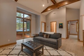 TV, fireplace, stereo