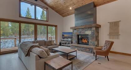 Meek Court at Grays Crossing By Tahoe Getaways - 4BR Modern Luxury w/ Private Hot Tub