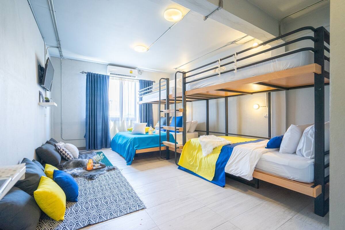 Chic Family Room | 可動式ベッド、WiFi (無料)、ベッドシーツ