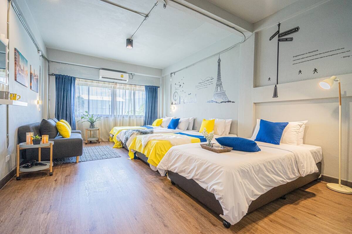 Comfy Private Room | 可動式ベッド、WiFi (無料)、ベッドシーツ