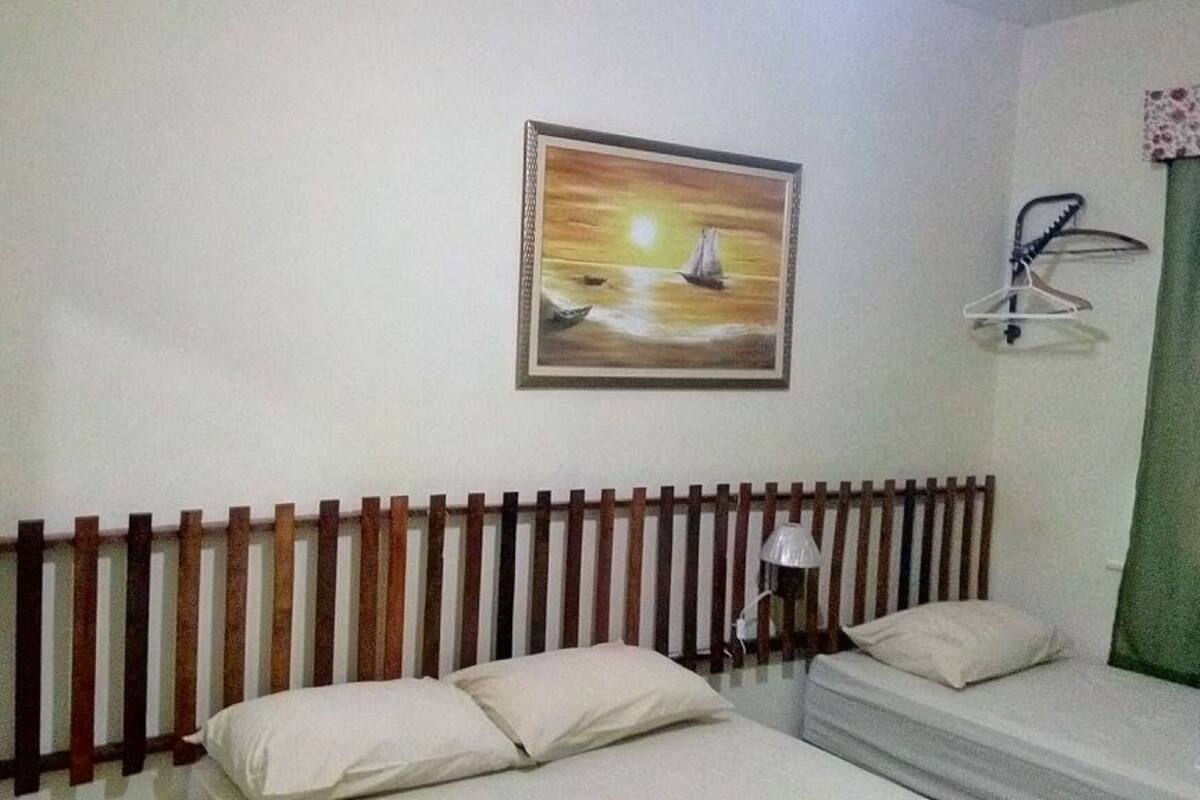 Minibar, iron/ironing board, free WiFi, bed sheets