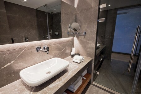 Metropolitan Hotels Bosphorus - Image 31