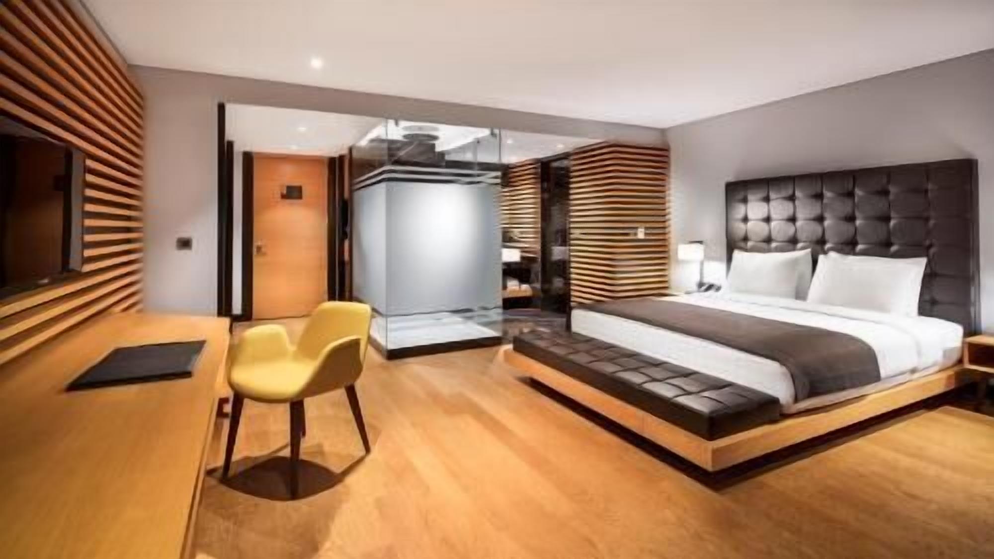 Minibar, in-room safe, desk, laptop workspace