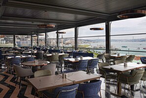 Daily buffet breakfast (EUR 15 per person) - Metropolitan Hotels Bosphorus (Istanbul)