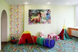 Game room - AMAKS Hotel Rossia (Veliky Novgorod)