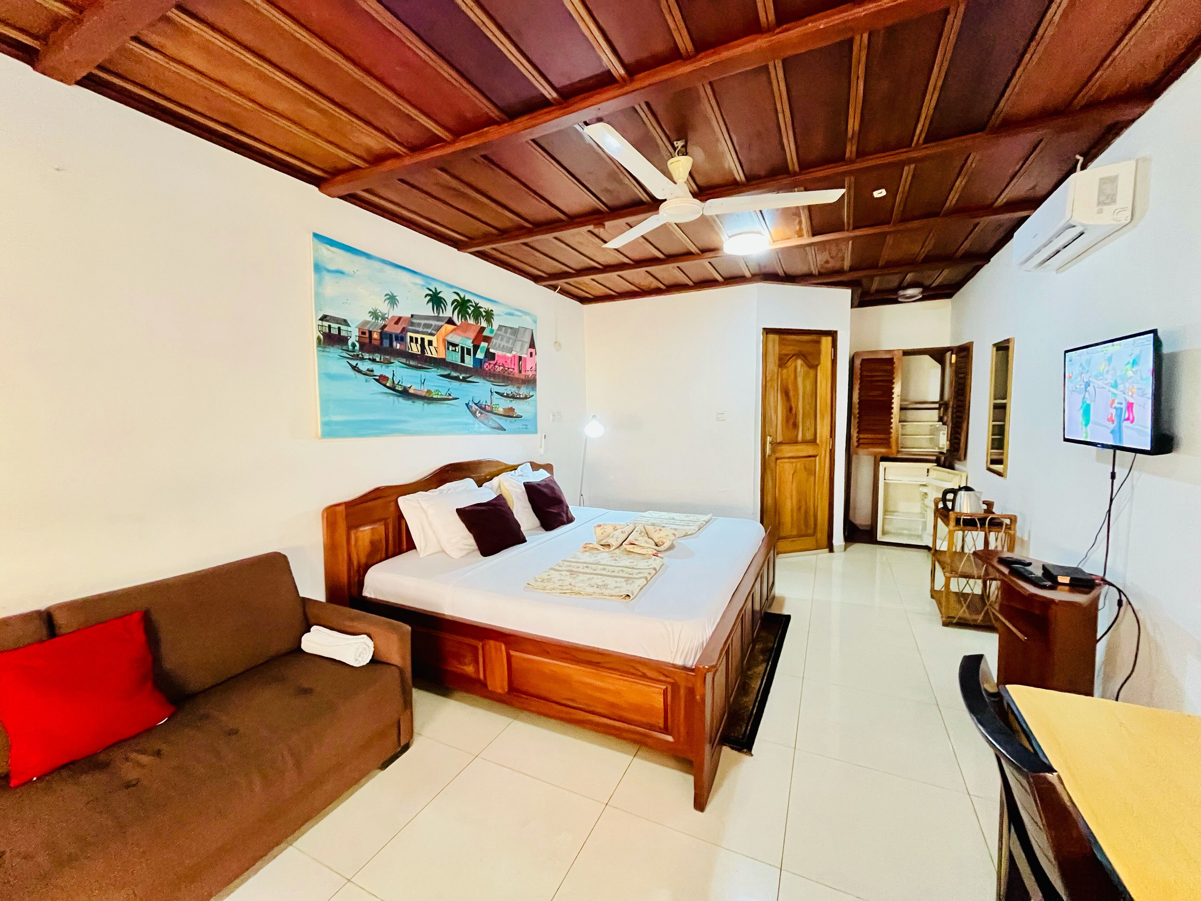Basic Room, 1 Queen Bed, Balcony, Sea View