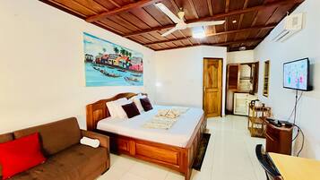 Basic Room, 1 Queen Bed, Balcony, Sea View