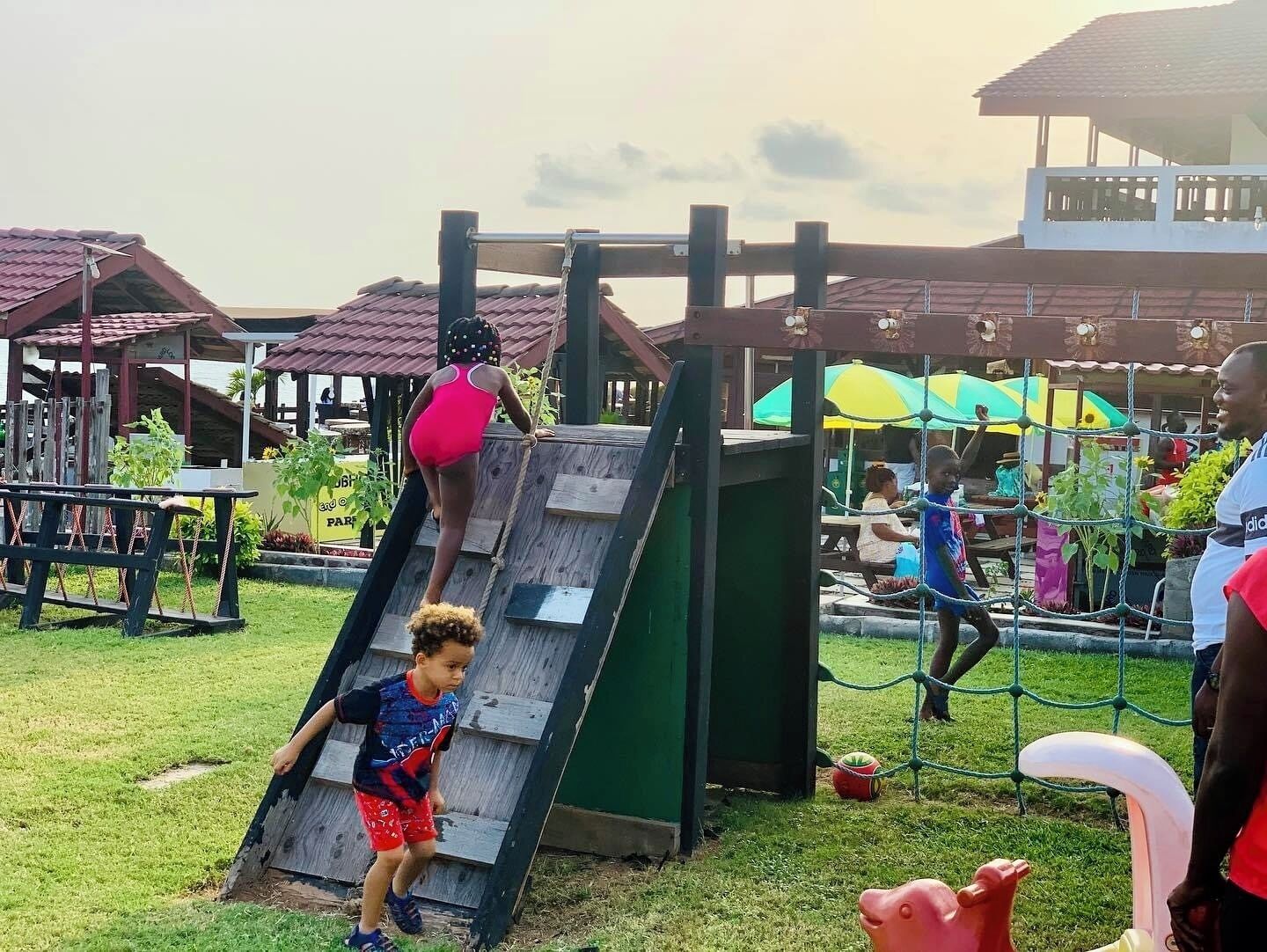 Área de juegos infantiles al aire libre