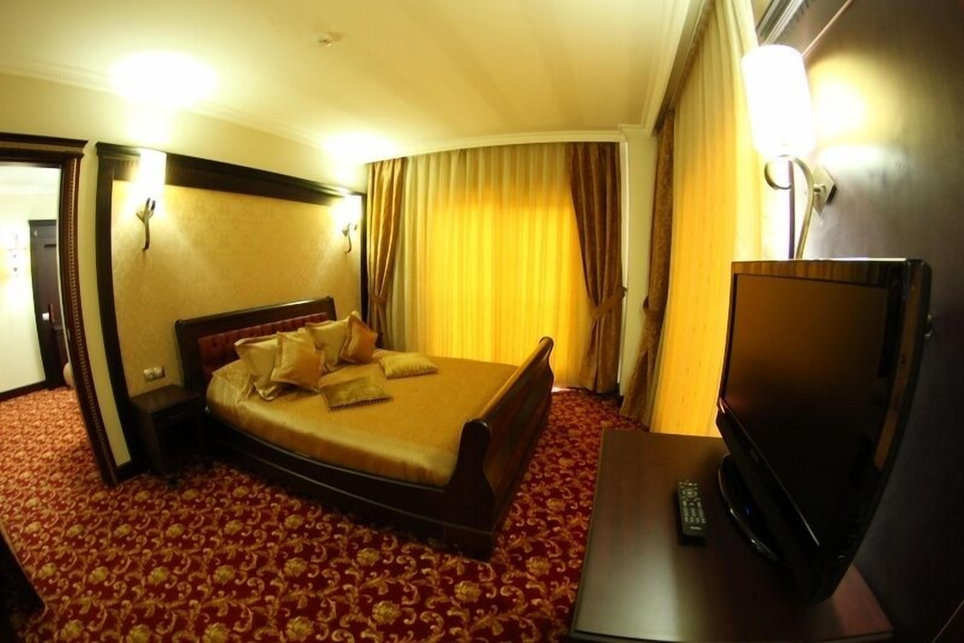 minibar, in-room safe, desk, free wifi