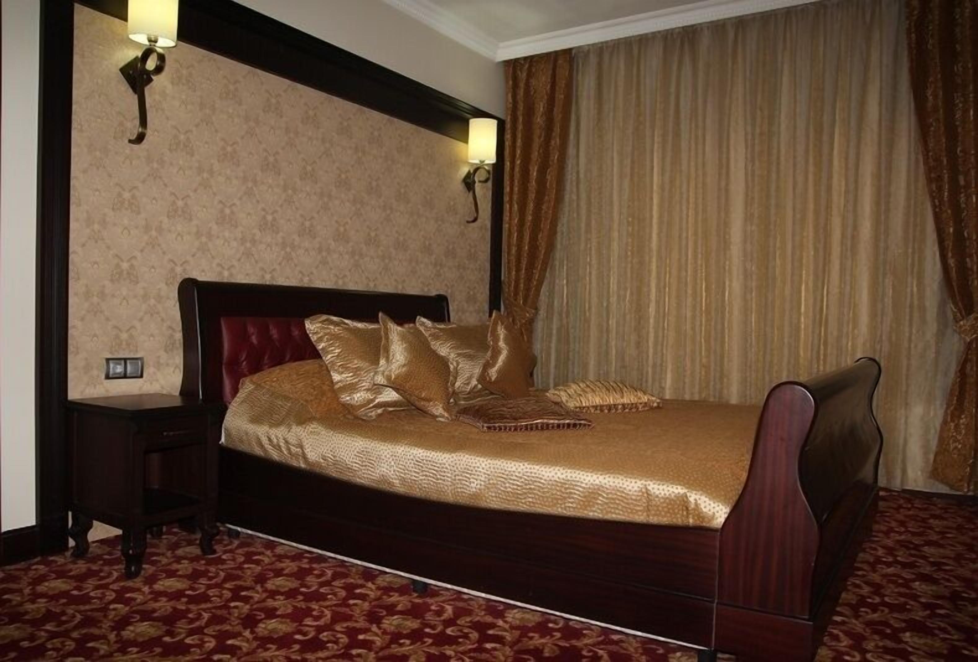 minibar, in-room safe, desk, free wifi