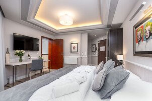 Premium bedding, in-room safe, individually decorated