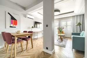 Apartamento superior (Salvador Dali) | Zona de estar | Una televisión de pantalla plana