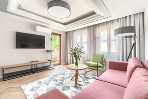 Superior Apartment (Vincent Van Gogh) | Living area | Flat-screen TV