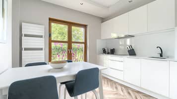 Superior Apartment (Vincent Van Gogh) | Private kitchen | Fridge, stovetop, coffee/tea maker, electric kettle