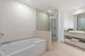 Bathtub, hair dryer, towels, shampoo
