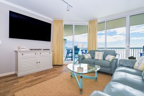 Smart TV, DVD player - Hardwood flooring throughout updated, tropical condo! 🌺 (Destin)