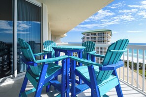 Outdoor dining - Hardwood flooring throughout updated, tropical condo! 🌺 (Destin)