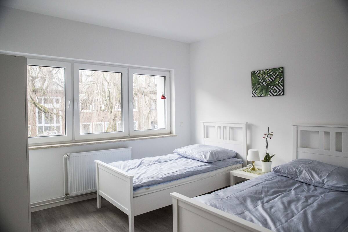 1 habitación, escritorio, tabla de planchar con plancha y wifi gratis