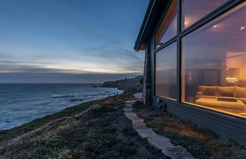 Private, Oceanfront Views, Great WiFi, Timber Cove