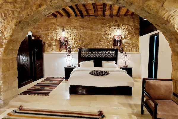 SUIT- Suite Room | 1 bedroom, premium bedding, minibar, in-room safe