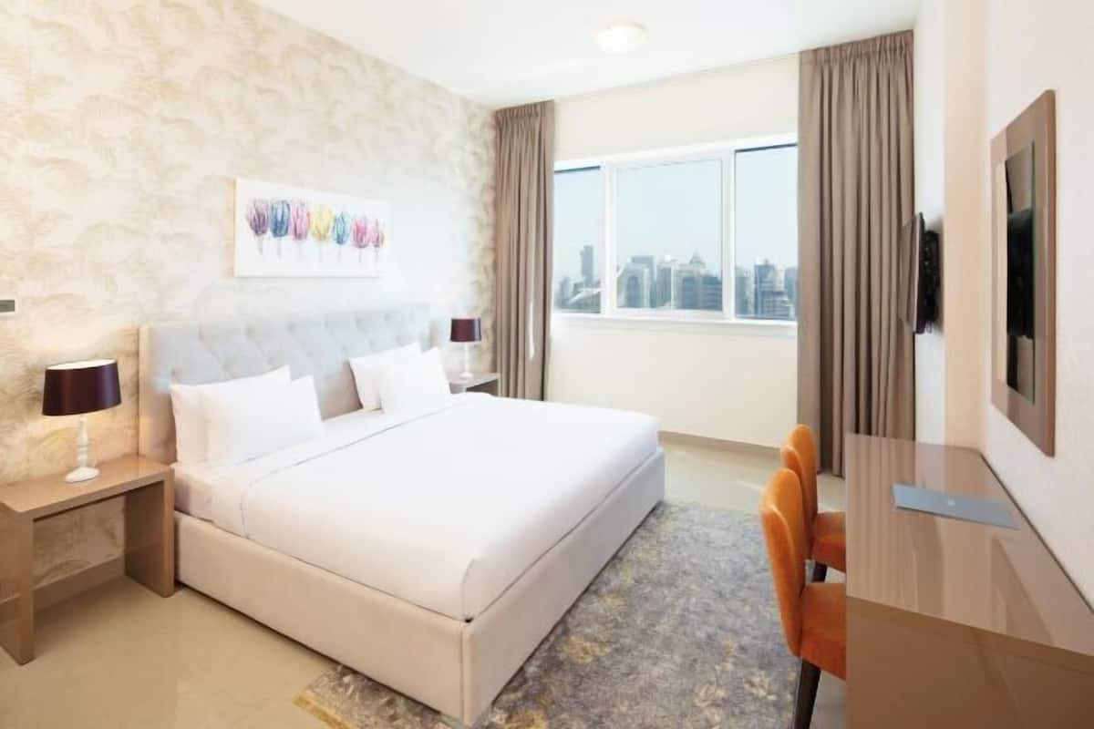 1 bedroom, Egyptian cotton sheets, premium bedding, down duvets