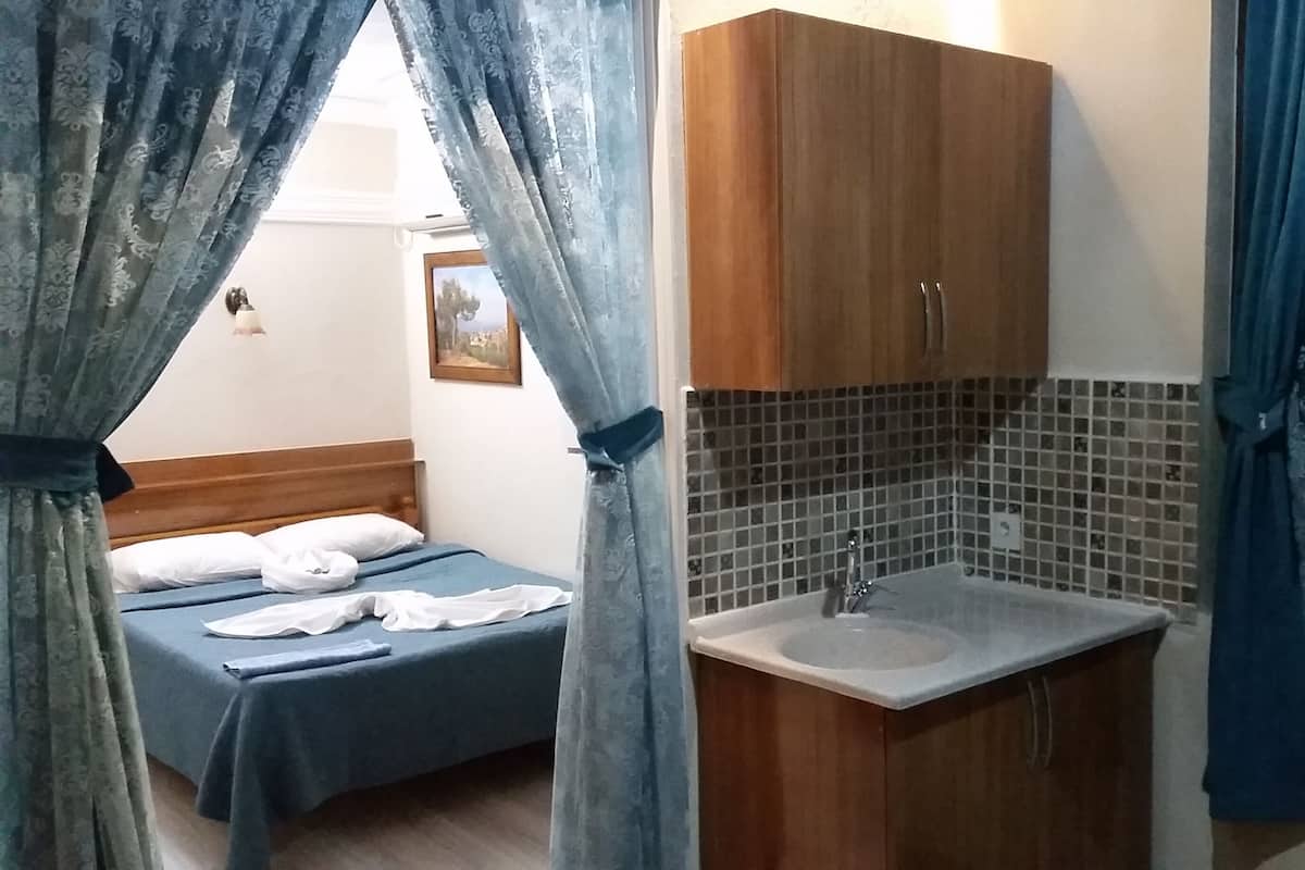 Quarto casal superior | Escrivaninha, espaço de trabalho para notebook, Wi-Fi de cortesia