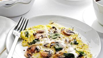 Daily full breakfast (EUR 10.00 per person)