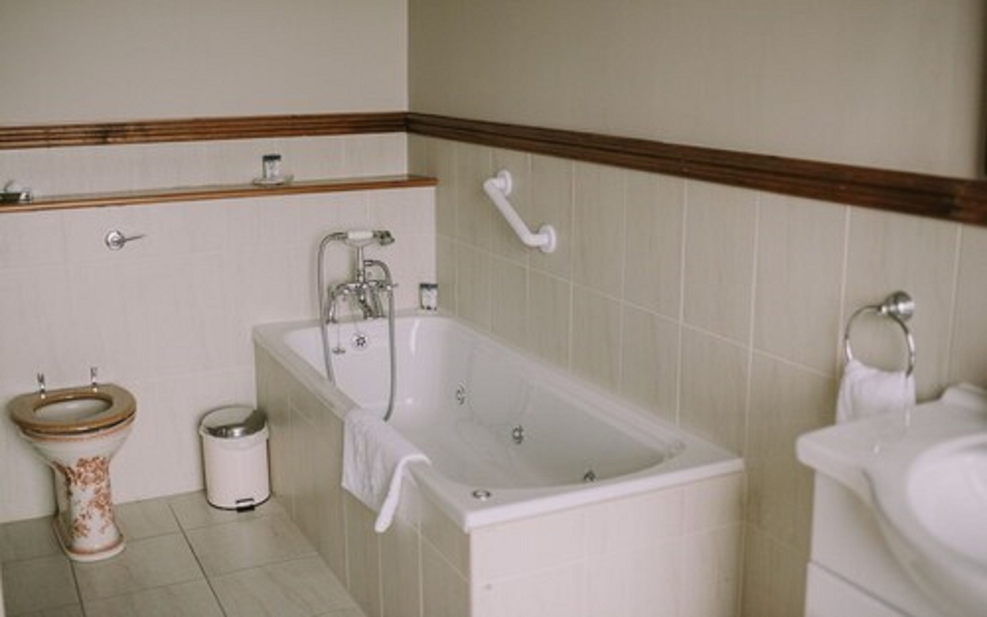 A bathroom with a bathtub, toilet, and sink.
