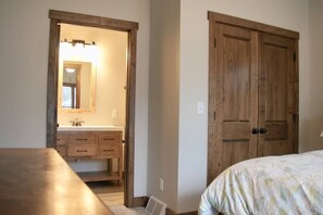 4 bedrooms, iron/ironing board, travel cot, free WiFi