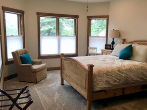 4 bedrooms, iron/ironing board, travel cot, free WiFi