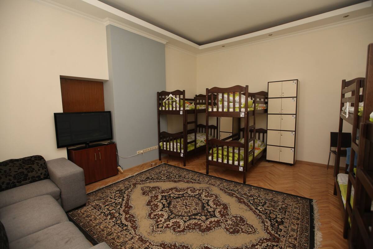 Dormitorio condiviso Basic | 1 camera, tende oscuranti, insonorizzazione, ferro/asse da stiro