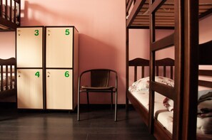 1 quarto, cortinas blackout, quartos à prova de som