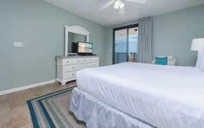 4 slaapkamers, een strijkplank/strijkijzer, gratis wifi, beddengoed
