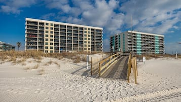 You will have direct access to the beach with stunning views of the beach ready for your getaway