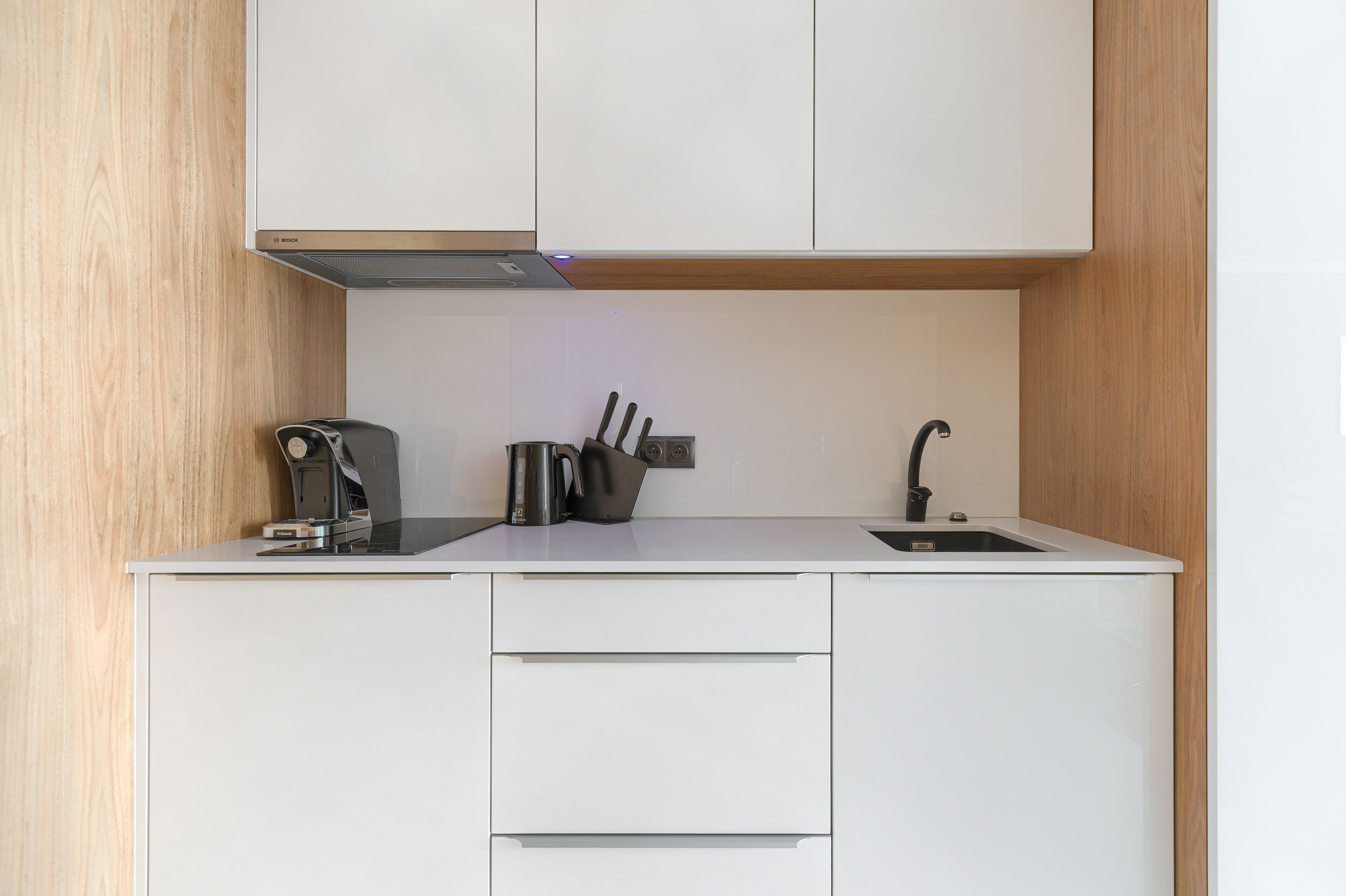 deluxe studio (henrii matisse) | private kitchen | fridge, stovetop, coffee/tea maker, electric kettle