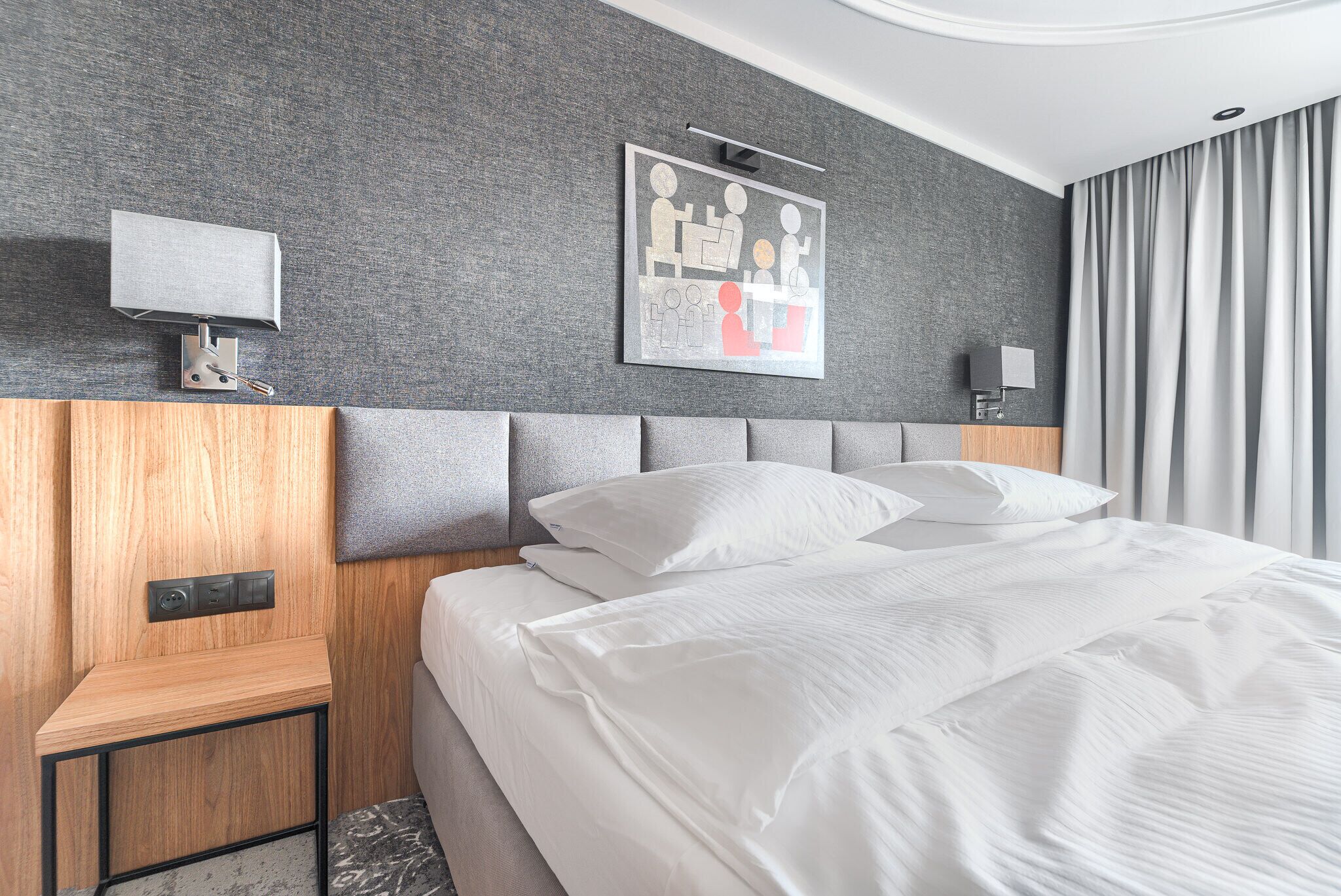 deluxe studio (joan miro) | in-room safe, desk, laptop workspace, iron/ironing board