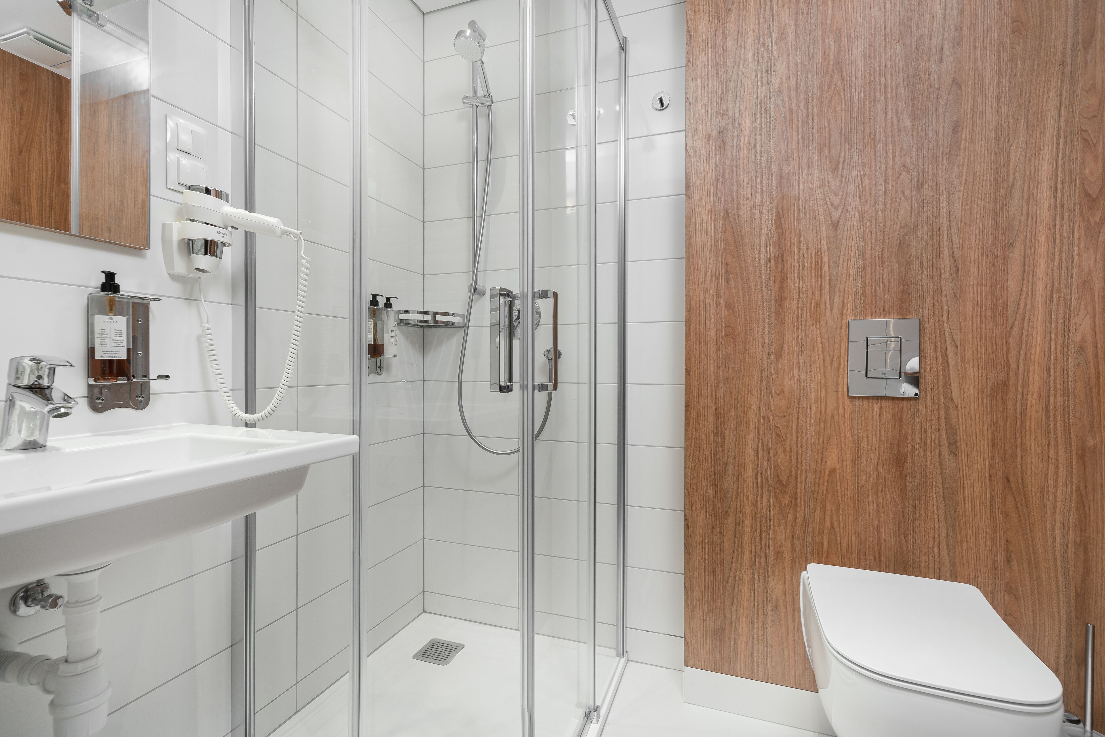 deluxe studio (claude monet) | in-room safe, desk, laptop workspace, iron/ironing board