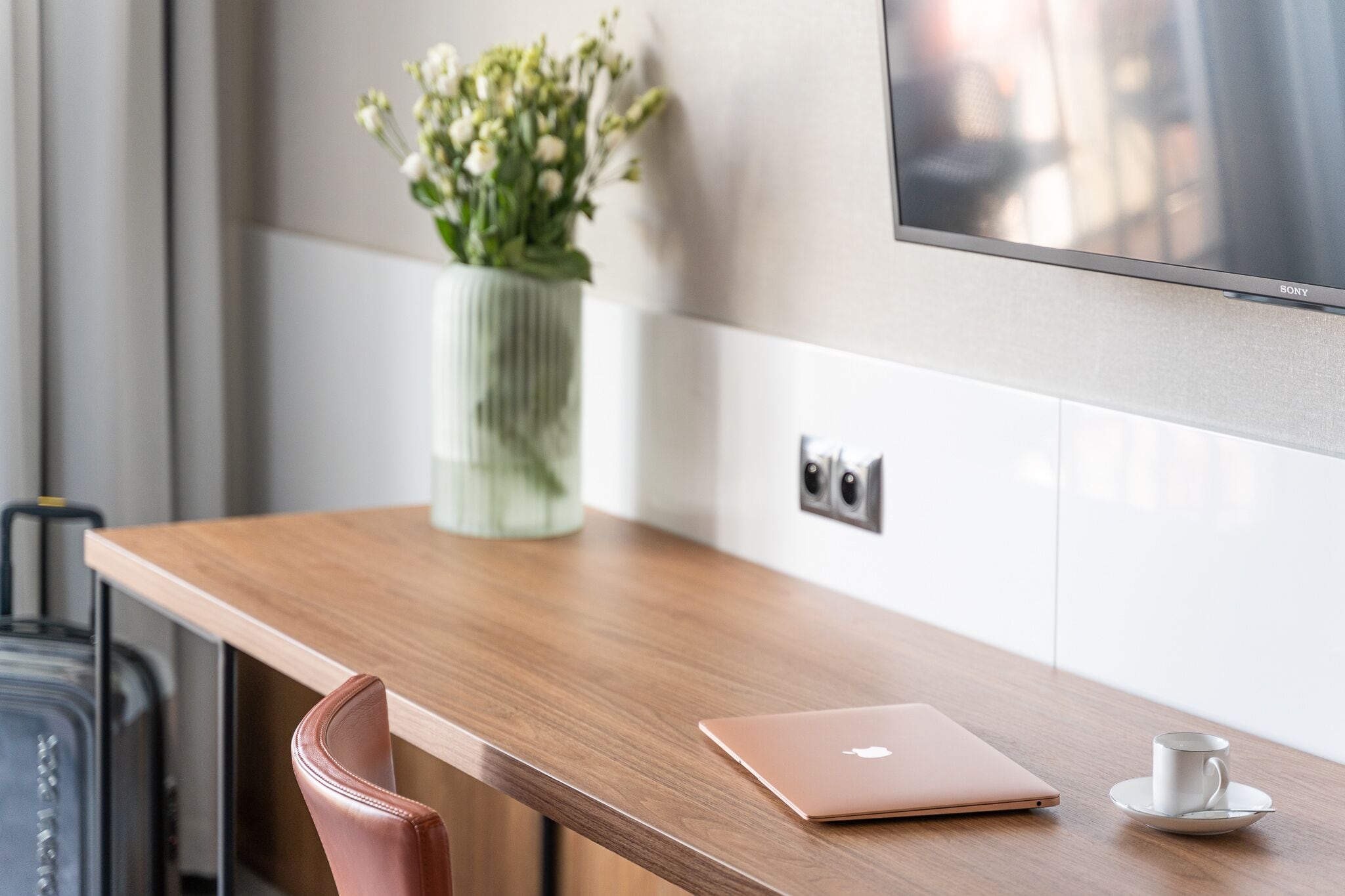 deluxe studio (joan miro) | living area | flat-screen tv