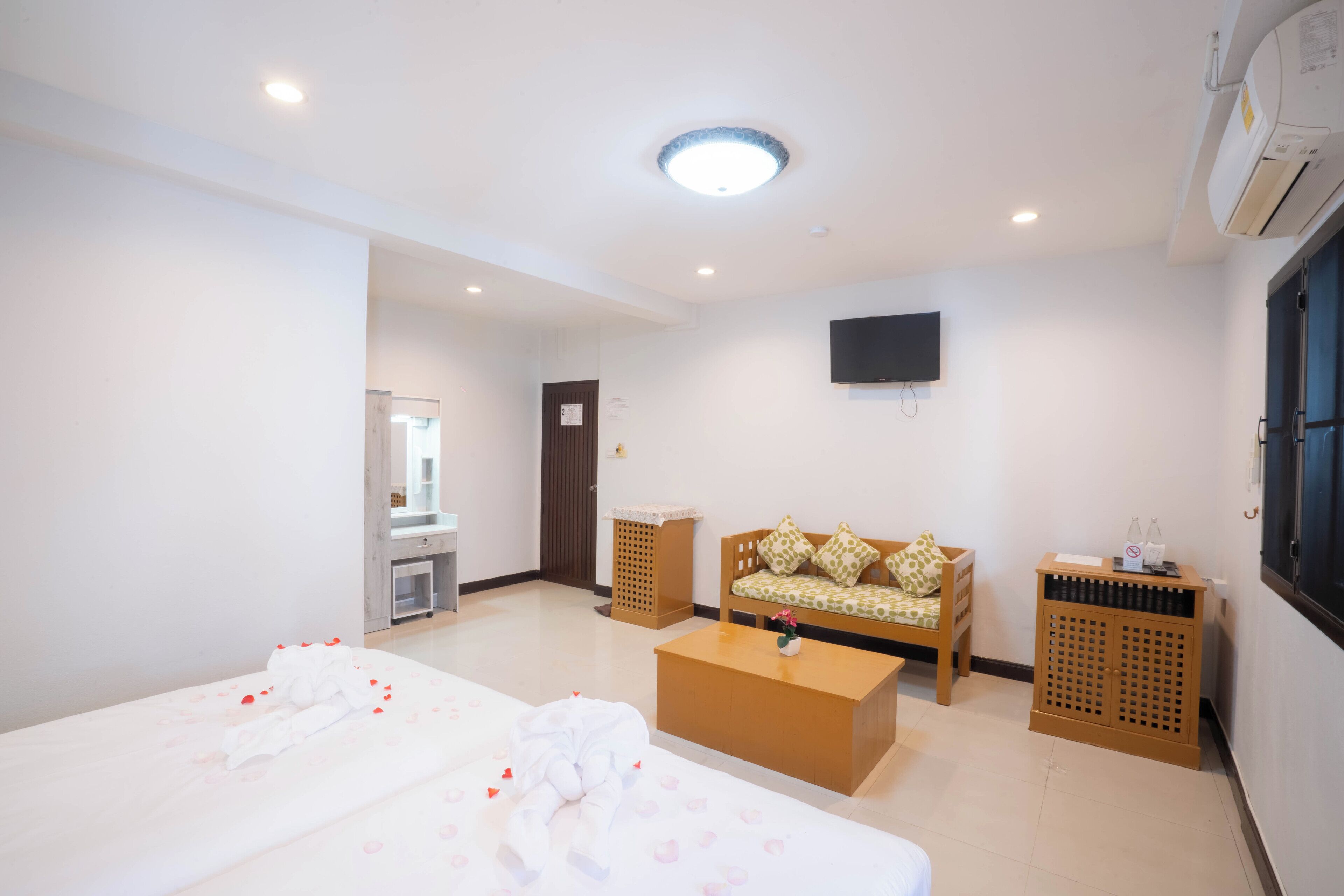 Photo - TJR Boutique Hotel