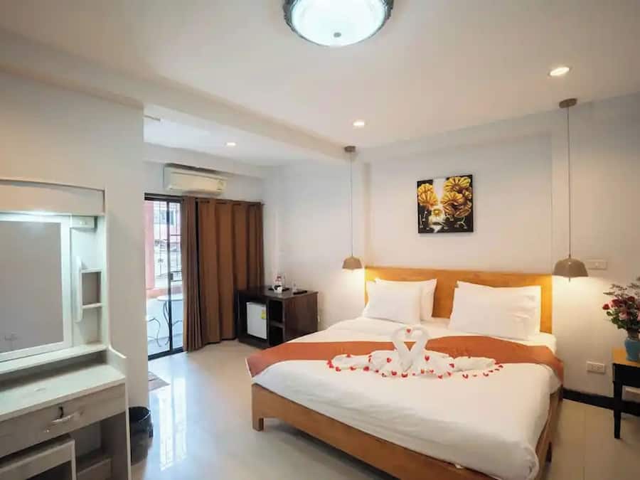 Superior Double Room | Minibar, in-room safe, blackout drapes, soundproofing