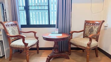 小型套房 | 起居区 | 液晶电视