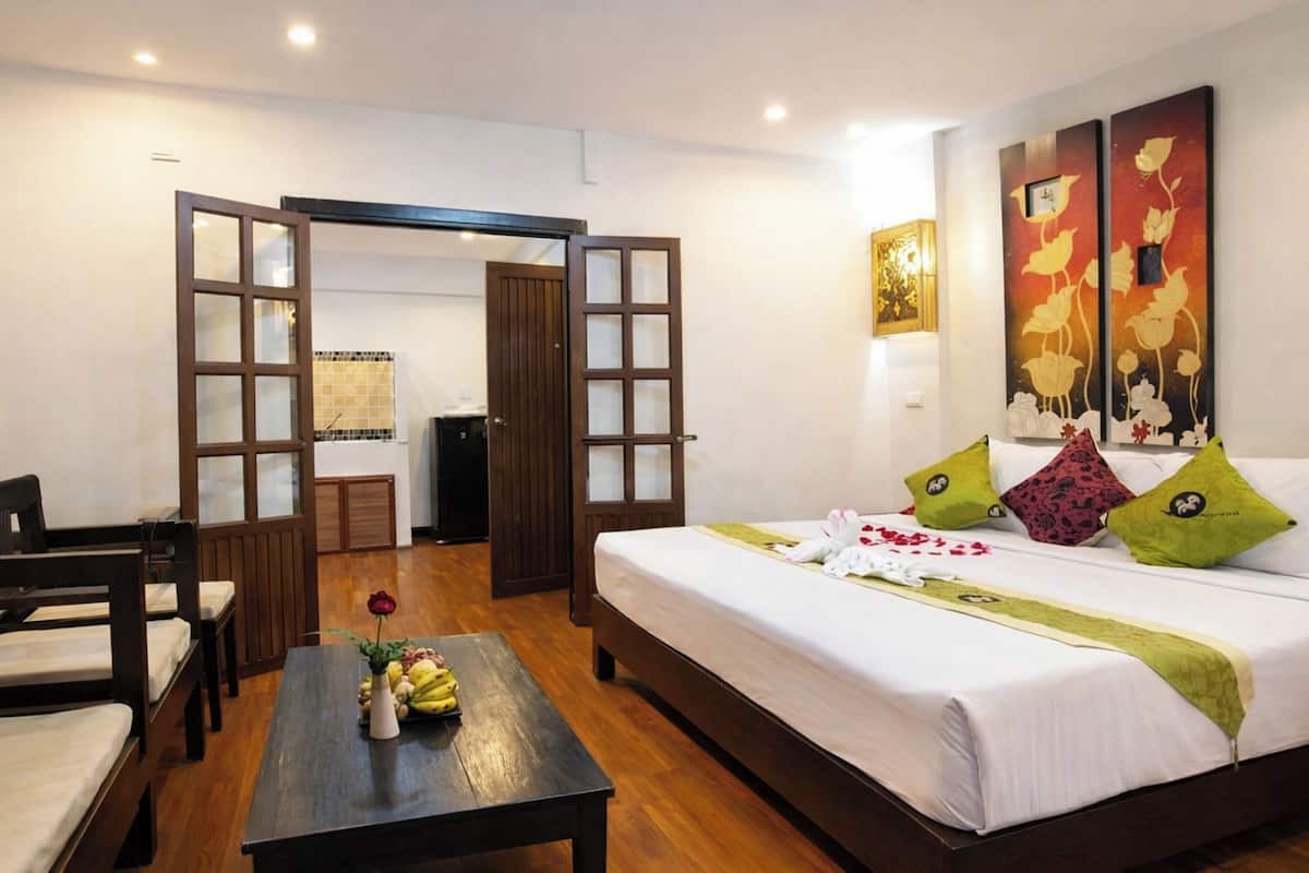 Junior-sviitti | Minibaari, tallelokero huoneessa, pimennysverhot, äänieristys