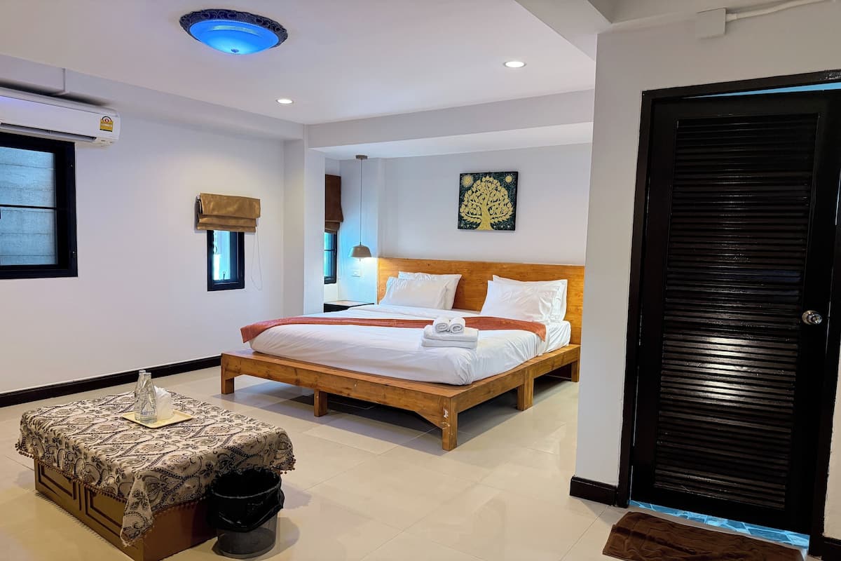 Minibar, caja de seguridad en la habitación y cortinas blackout