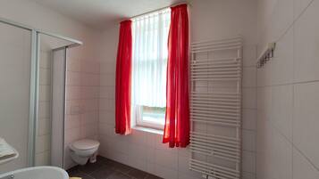 Einzelzimmer, Gemeinschaftsbad | Badezimmer