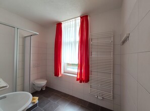 Phòng đơn, phòng tắm dùng chung | Phòng tắm