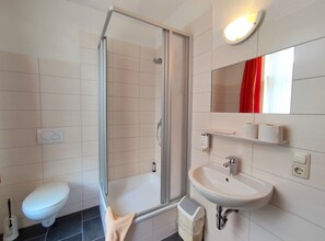Habitación individual, baño compartido | Baño