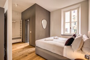 Design appartement, uitzicht op rivier | Een bureau, een strijkplank/strijkijzer, babybedden (toeslag)