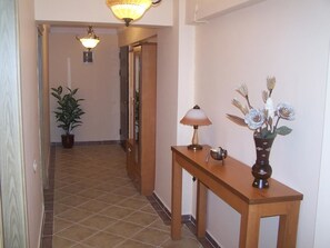 Departamento, 3 habitaciones | Área de sala de estar | Televisión