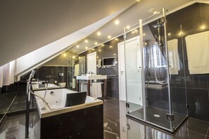 Family Penthouse, 1 King Bed with Sofa bed, Hot Tub | Jetted bathtub - Paço do Bispo Boutique House (Cascais)