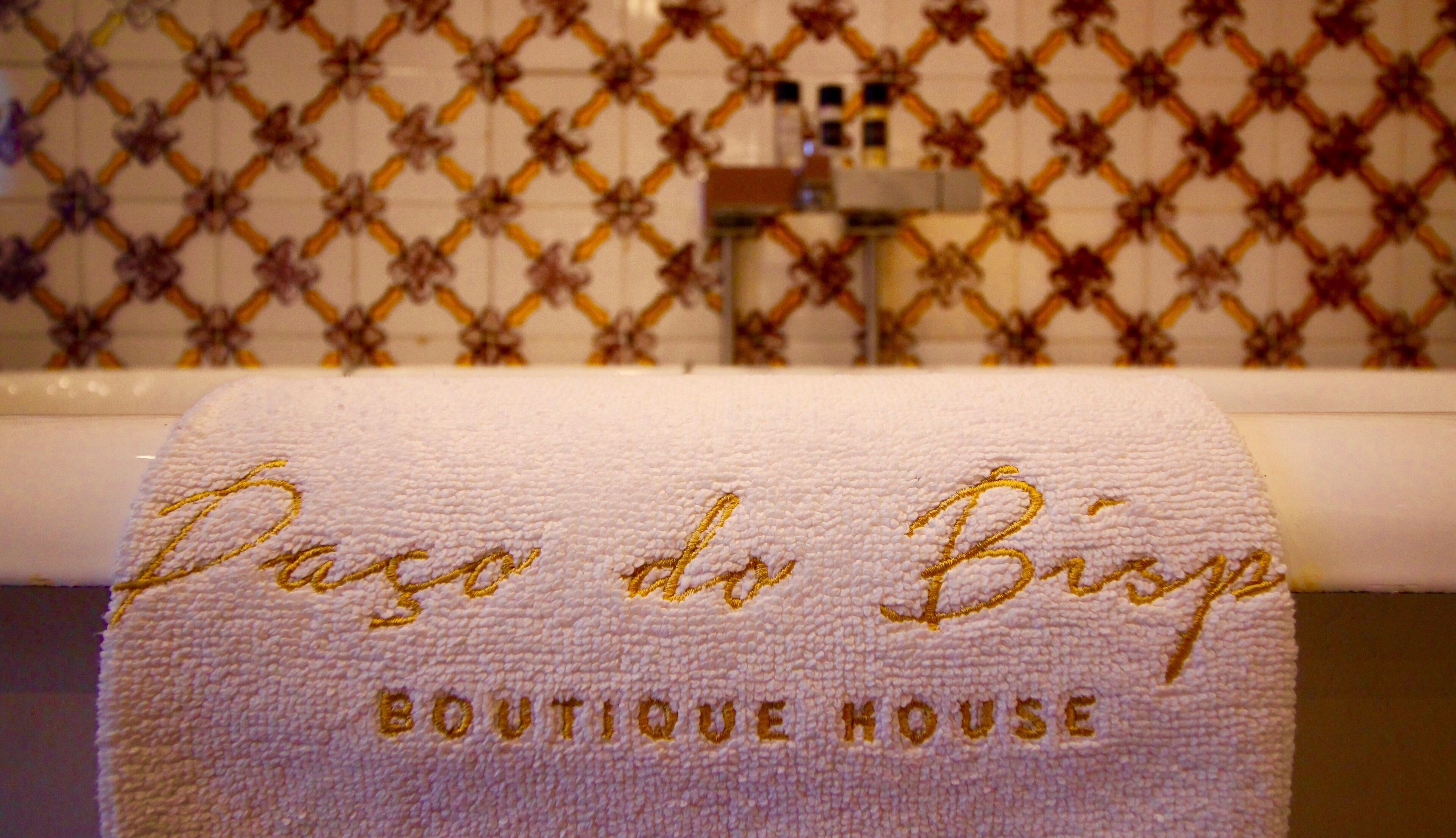 deluxe double room, ensuite | bathroom amenities | separate bathtub and shower, free toiletries, hair dryer, bathrobes